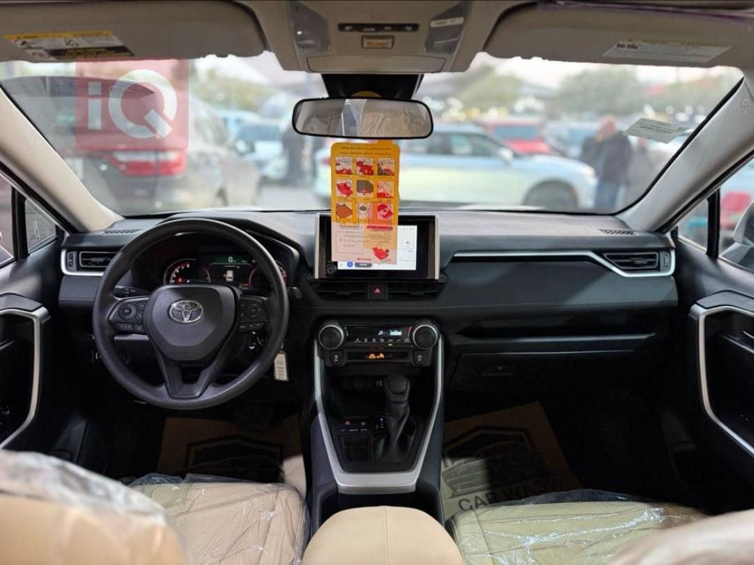 راف فور
موديل 2025..ماشي 2 الف..
موصفات LE..بجم كبس..
حادثها جامرلغ وباب..
موجود بكركوك..225$..
***********
