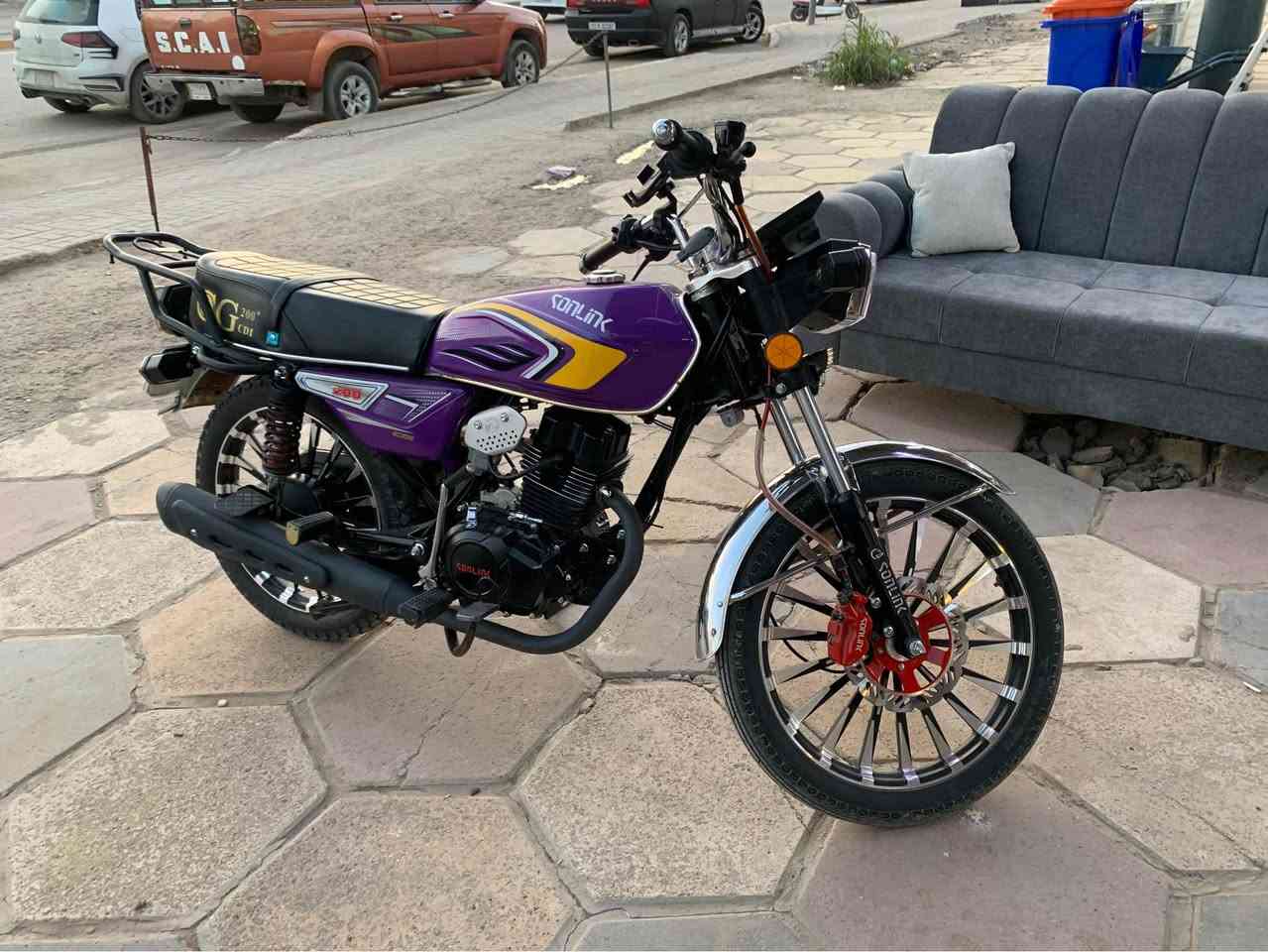 دراجه سيفان موديل 25 ضاغطه وزنجيل المرغوبه للبيع كلش جديده مثل شوفت عينكم بل واقع بعد احلا من صوره كفاله عامه ميحتاج تسأل على اي شي بيها كلها جديده مصار  4 اشهر من اخذتها من معرض ماشيه 5 الاف حقيقي مثل ما موجوده بصوره دراجه كلش معتني بيها حته دهن اخليلها موتل ب20 الف مال بيت ما متعوبه مكينه ناعمه ومثل ساعه شعله معدل وياها بصمتين بيها تشغيل عن بعد عنواني بغداد الدوره 
السعر 900 وبيها مجال بسيط 
رقمي *********** بغداد, العراق
