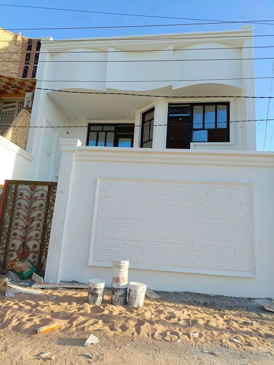 السلام عليكم لباخ فارغ واجهيات وديكورات وجص وبورك وسمنت ***********
