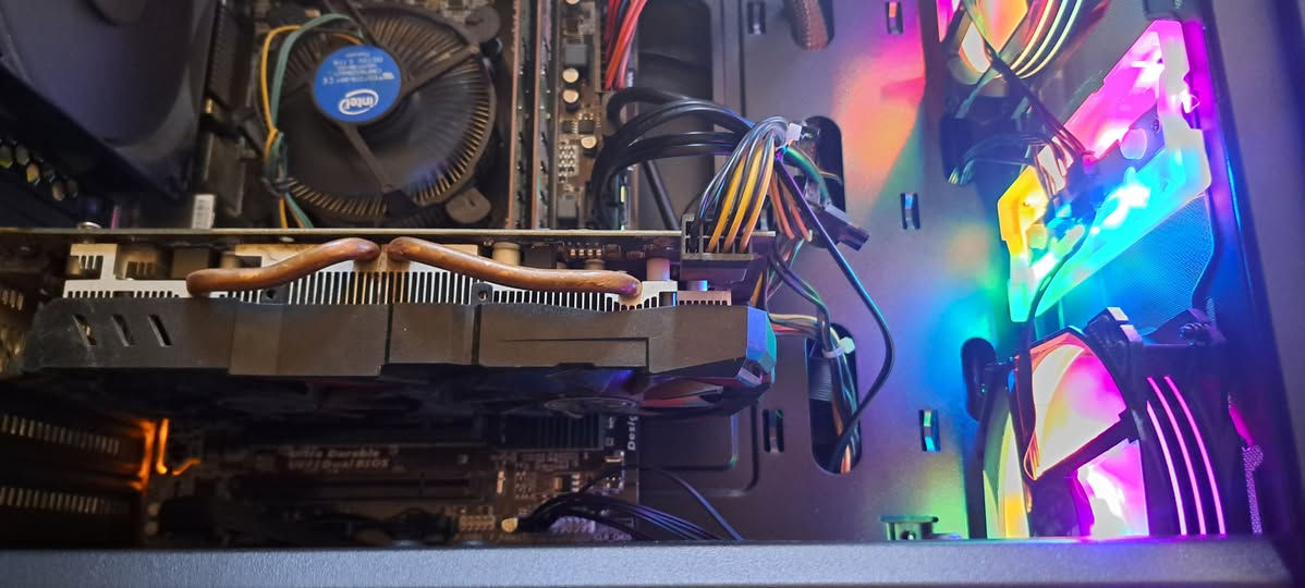 كيس تجميعه للالعاب كوراي 7 جيل 6

المعالج intel core i7-6700

التبريد غازي ag400

الرام- mas : DDR4 16GB

المذربورد gigabyte h110m s2h

الهاردات ssd 265 - hdd 1 tb

كرت الشاشة axle rx 580 8gb

البور سبلاي thermaltake 550w

سعر الكيس 360 الف رقمي ***********

بغداد شارع الصناعه لايوجد توصيل
