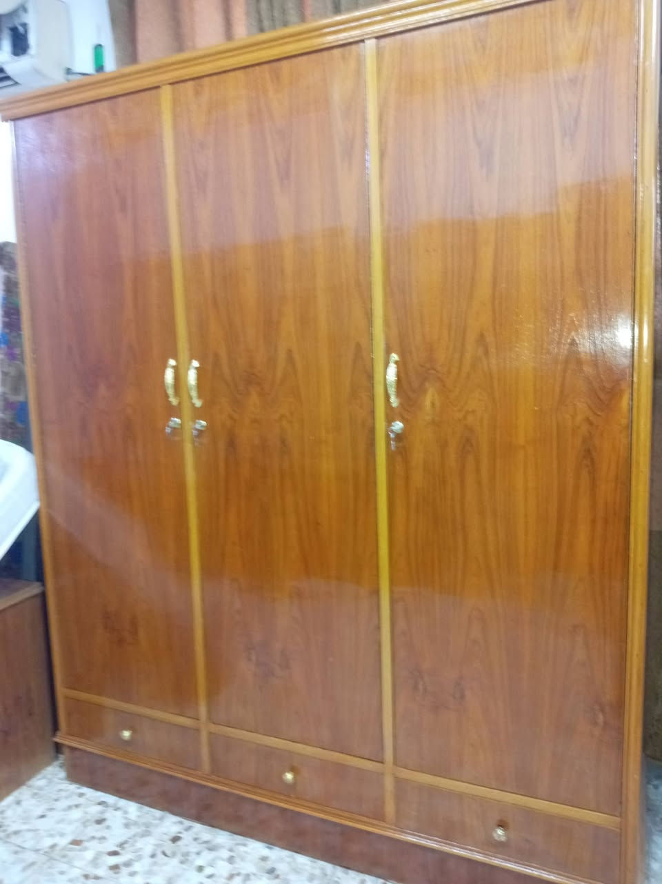 مكلف بلنشر كنتور تسكام توصا صاج داخل وخارج 350وبي مجال مكانه حله للاستفسار الاتصال بلرقم ***********
