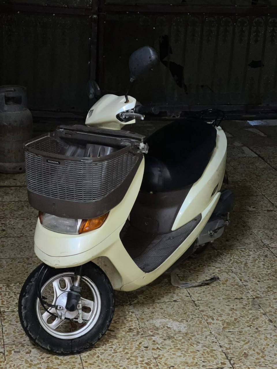 دراجة هوندا للبيع
الدراجة اقتصادي بالبنزين
شرط كله بلادي 
وكل الكهربائيات والسلف شغال 
السعر 240
شراي خابر ***********
