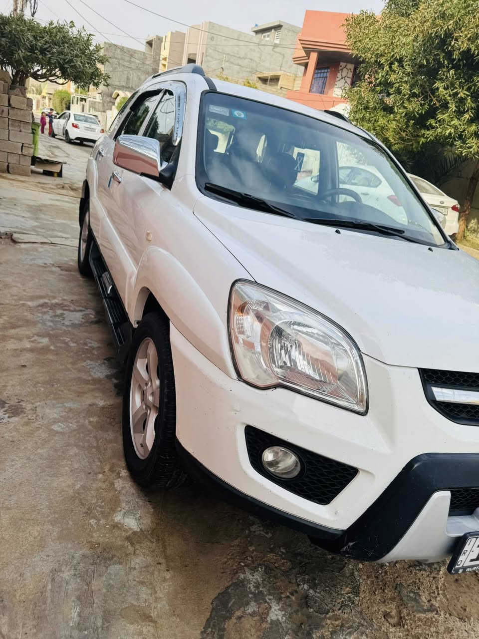 السلام عليكم. للبيع كيا سبورتج 2009 TLX فول بغداد دولي هزه وسنويه جديده مكفوله من الصبغ والتبديل بيه فقط بارد بسيط بالباب الي خلف باب الصدر والباقي مكفول والسونار مرفق بالمنشور فتحهة سقف جلد بلاد مري شفط تبريد شاشه هيتر كشن حساس خلفي ويل 17 تحكم ستيرن جهتين السياره كلش نظيفه ماشيه 180 مكينه كير صدر تبريد تخم تاير كله جديد السعر 125 مكان السياره بعقوبه للتواصل***********
