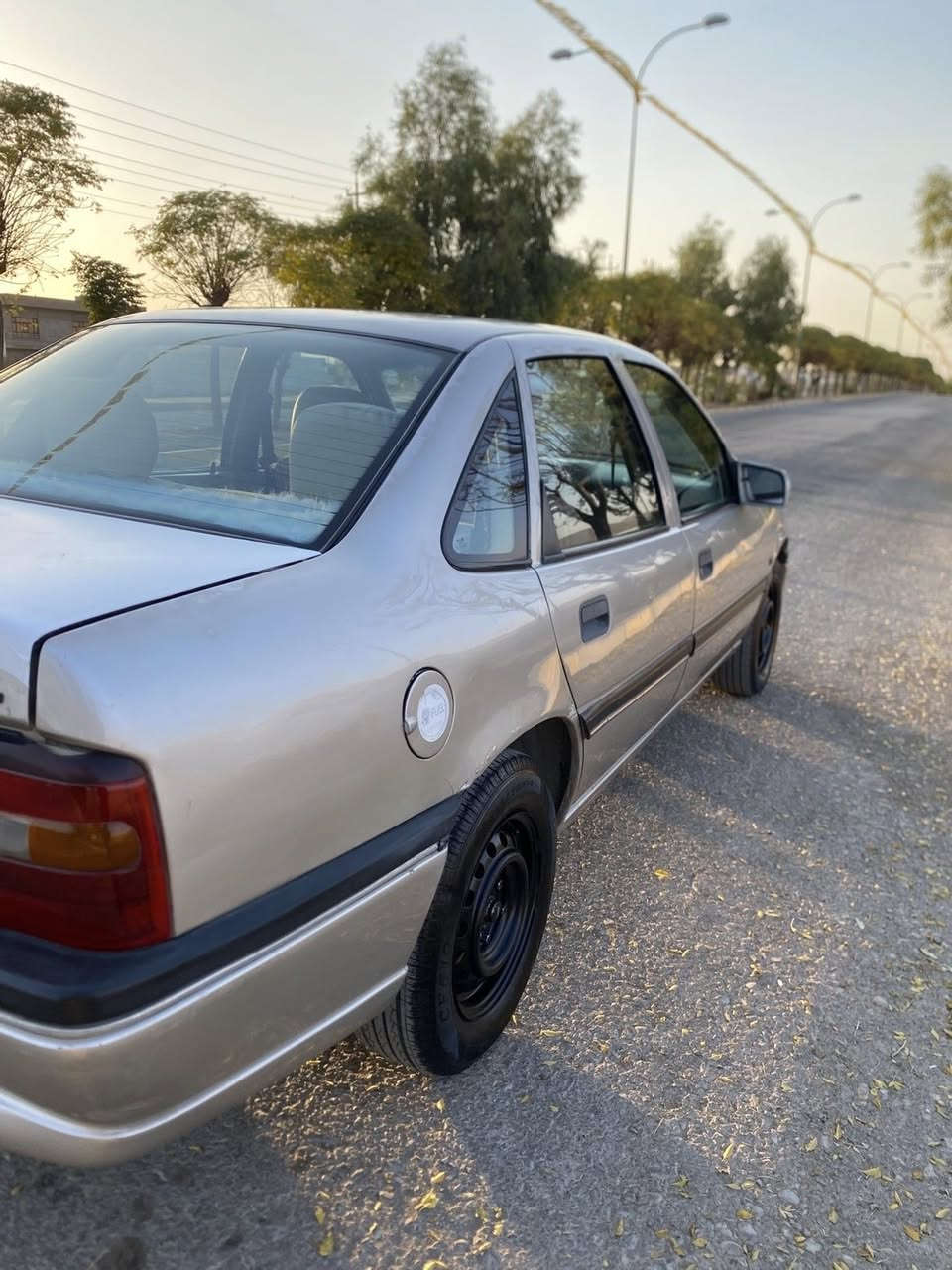 مەشتەری نیت سەرم مەیەشێنە ماڵەکە بیانو بڕە
ئۆپل مەکینە ٢٠
مۆدێل ١٩٩٠کامل کراوە بە ٩٥
ڕەقەم سلێمانیە ٣١٠هەزار خرامەی تیایە 
دوای مەعامەلە ئەیدەمەوە 
شوێنم بازیانە 
سعری ٤٣گەڵاو مەعامەلەیە 
ژم ***********
