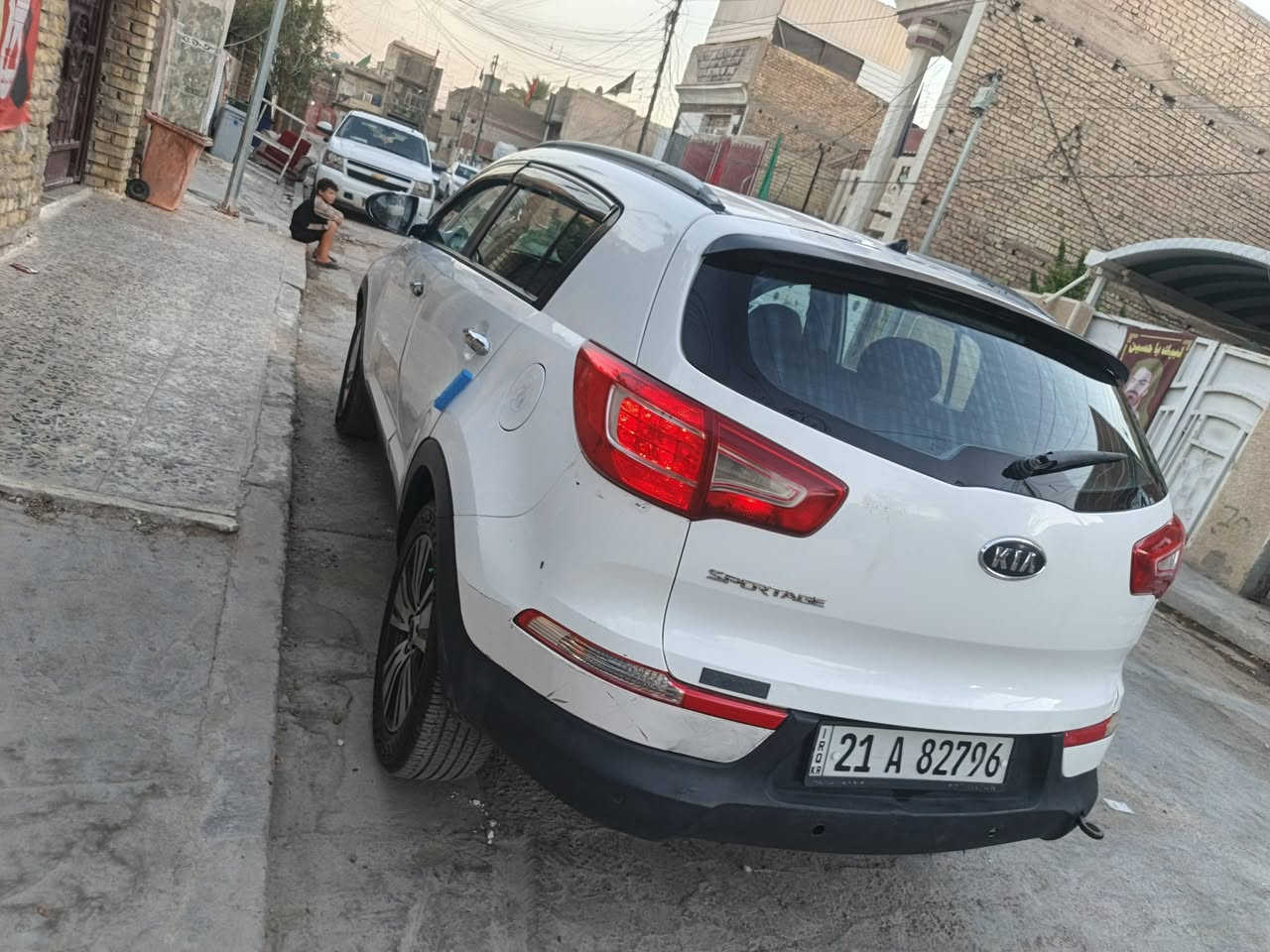 سلام عليكم سبورتج ٢٠١١ خليجي
بيها صبغ جاملغ وباب وتكم الباقي كفاله
كامره حساسات خلفيه 
مكينه ٢٤٠٠ دوش تبريد ثلج 
شاشه كامره 
تخم تاير جديد  
السعر ٨٩ وبيها مجال 
مكان بغداد الشعب 
***********
