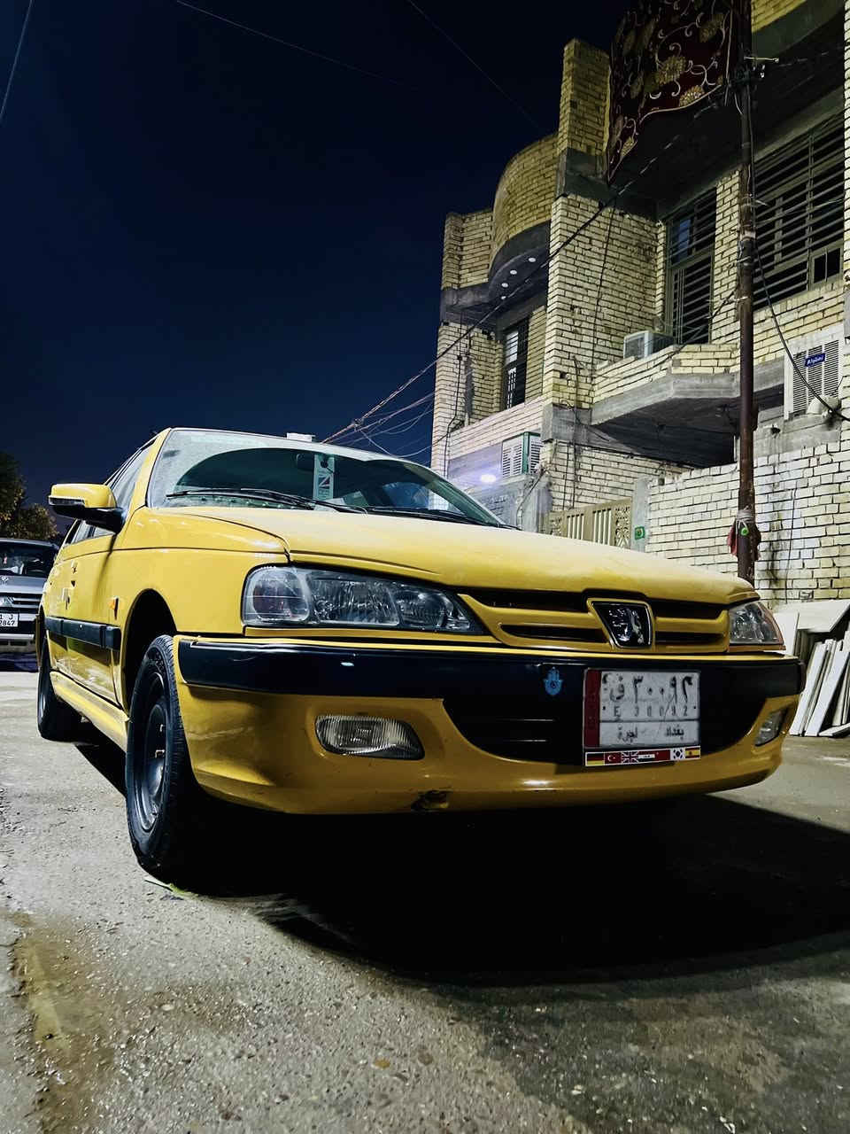 سلام عليكم بيجو بارص موديل 2015  سيارة رقم بغداد  سيارة بلادية كير ومكينة على وضع الشركة  تراي سيارة شرط مال زيرو صدر كله جديد كهربائيات كلها جاهزة غرفة  السيارة جداً نضيفة نصبتها كلش حلوة وصفاحها شرط موس سيارة كلش حلوة ونضيفة وجاهزة  
شراي يتصل ويدلل مكاني بغداد 
للسفسار على هاذ الرقم ***********
ممتواجد على النت الرجاء اتصال فقط
