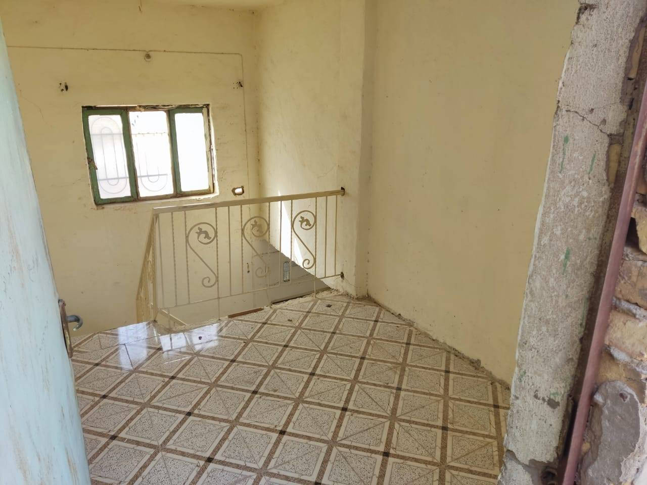 السلام عليكم بيت مساحه 100م طابق واحد مكانه الثيله فرع اسواق علي حسان الفرع الرئيسي 10م بنهاية الفرع ع اليسره بفرع 2م مكان البيت البيت نظيف


**إذا كنت صاحب هذا الإعلان وتريد حذفه لأي سبب، رجاءا أرسل رسالة إلى الدعم الفني**