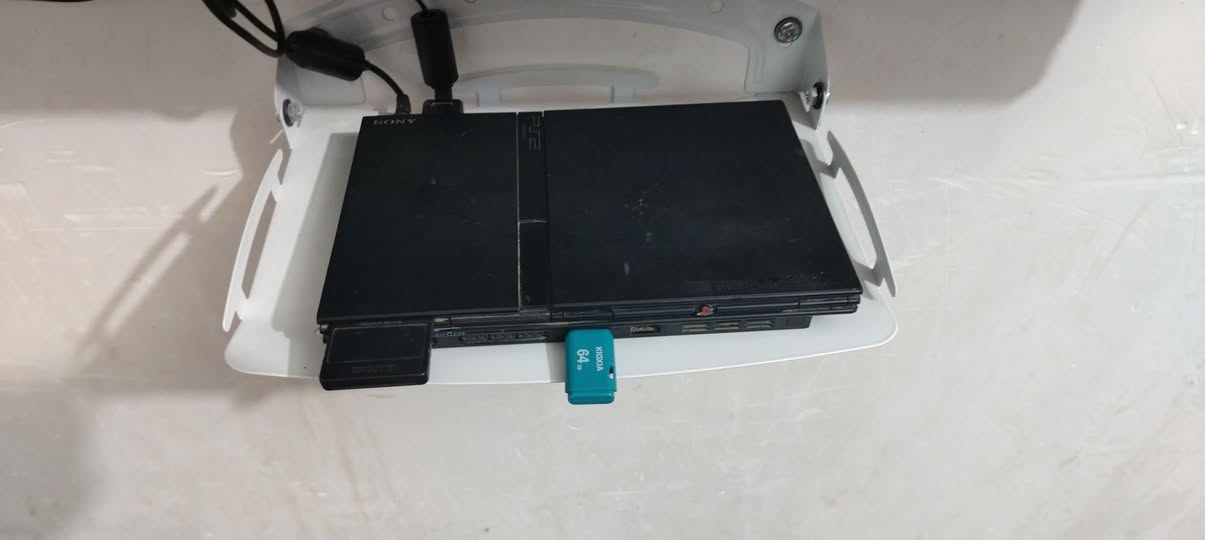 بلى ٢ سلم للبيع كامل ملحقاته مع هارد ٦٤ كيكا بي ٧٠ لعبه السعر ٤٥ الف للتواصل ***********
