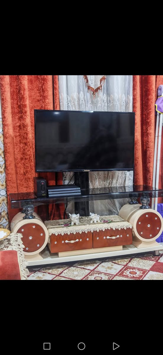 السلام عليكم
تخم قنفات تركي 5 قطع 10 مقاعد نظيف مع ميز بلازما
 سعر القنفات 400 الف والبلازما 75 الف
العنوان الزبير ***********
