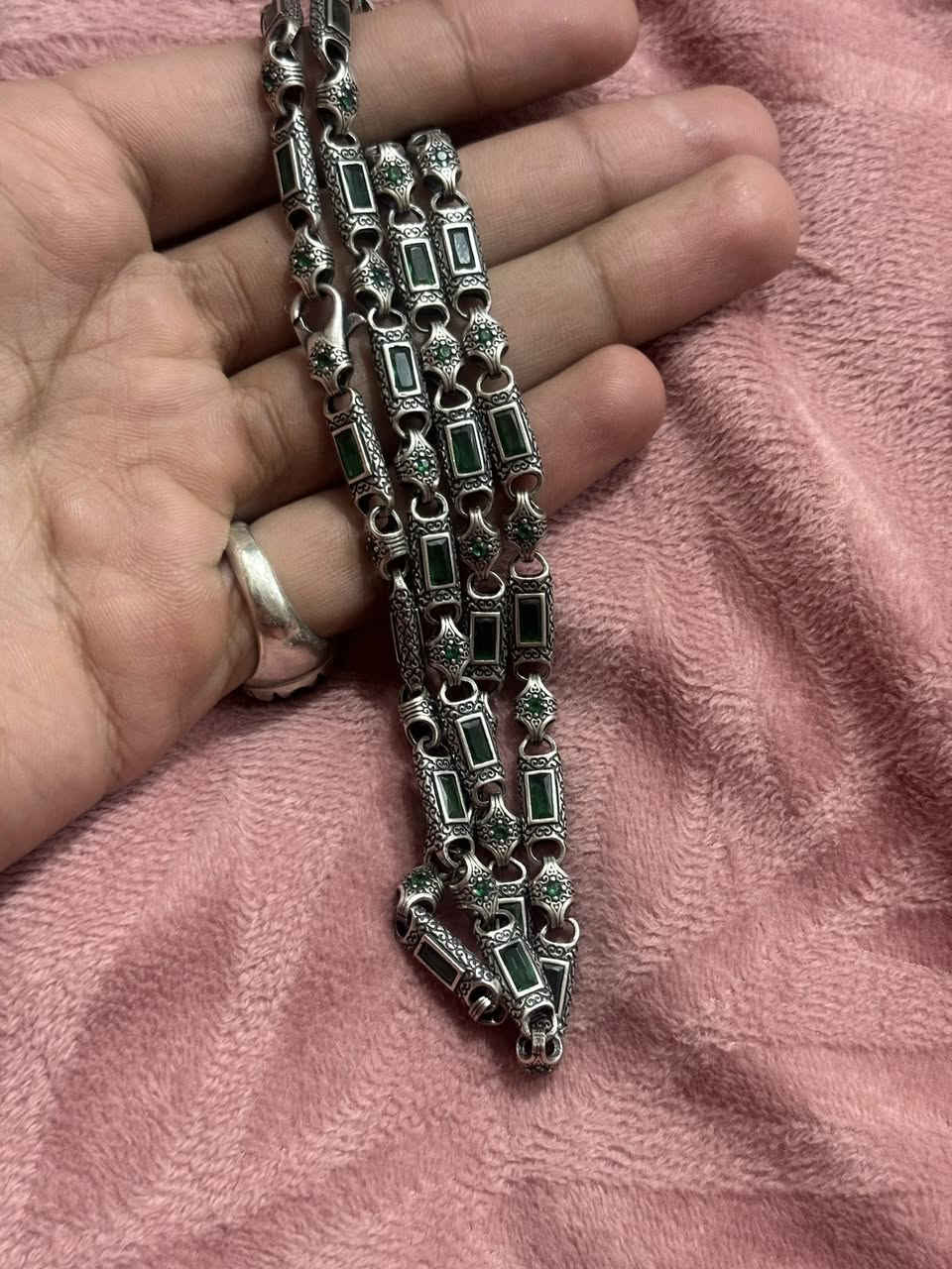 يا الله متاح 
 زنجيل قعطة ايطالي 
يحتوي على حجر زاركون اخضر 
وزن 52 غ 
الغرام 4 الاف 
توصيل موجود


**إذا كنت صاحب هذا الإعلان وتريد حذفه لأي سبب، رجاءا أرسل رسالة إلى الدعم الفني**