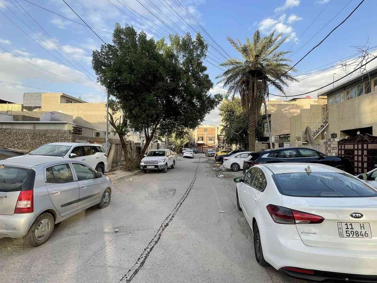 للبيع قطعة ارض شبه تجاريه تباع بالكامل او نصفين المساحه ٤٨٧،٥ الواجهه ١٥ والنزال ٣٢،٥ الموقع ساحه بيروت محله ٥٠٨ قرب جسر ساحة بيروت مجاور مجمع البتول التجاري ثاني قطعة عن الشارع العام 

للاتصال *********** او *********** شركة الخيمه للعقار السعر عالخاص راسلني لو تتصل
