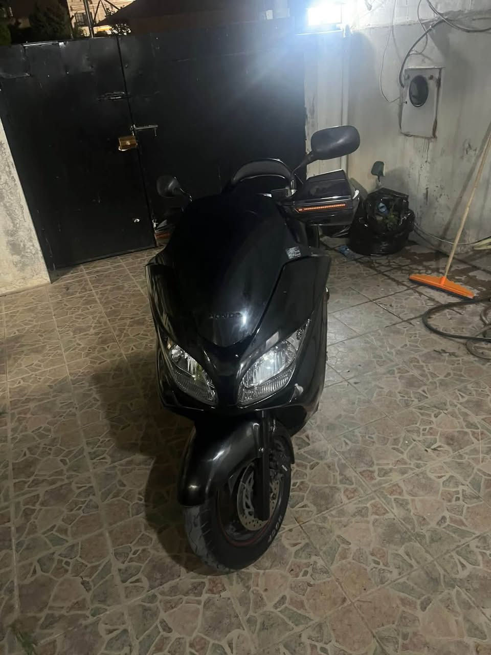 سلام عليكم للبيع فورزه 0/9 نضيفه بسعر 12 ورقه وبي مجال مكان اربيل مناره رقم واتساب ***********
