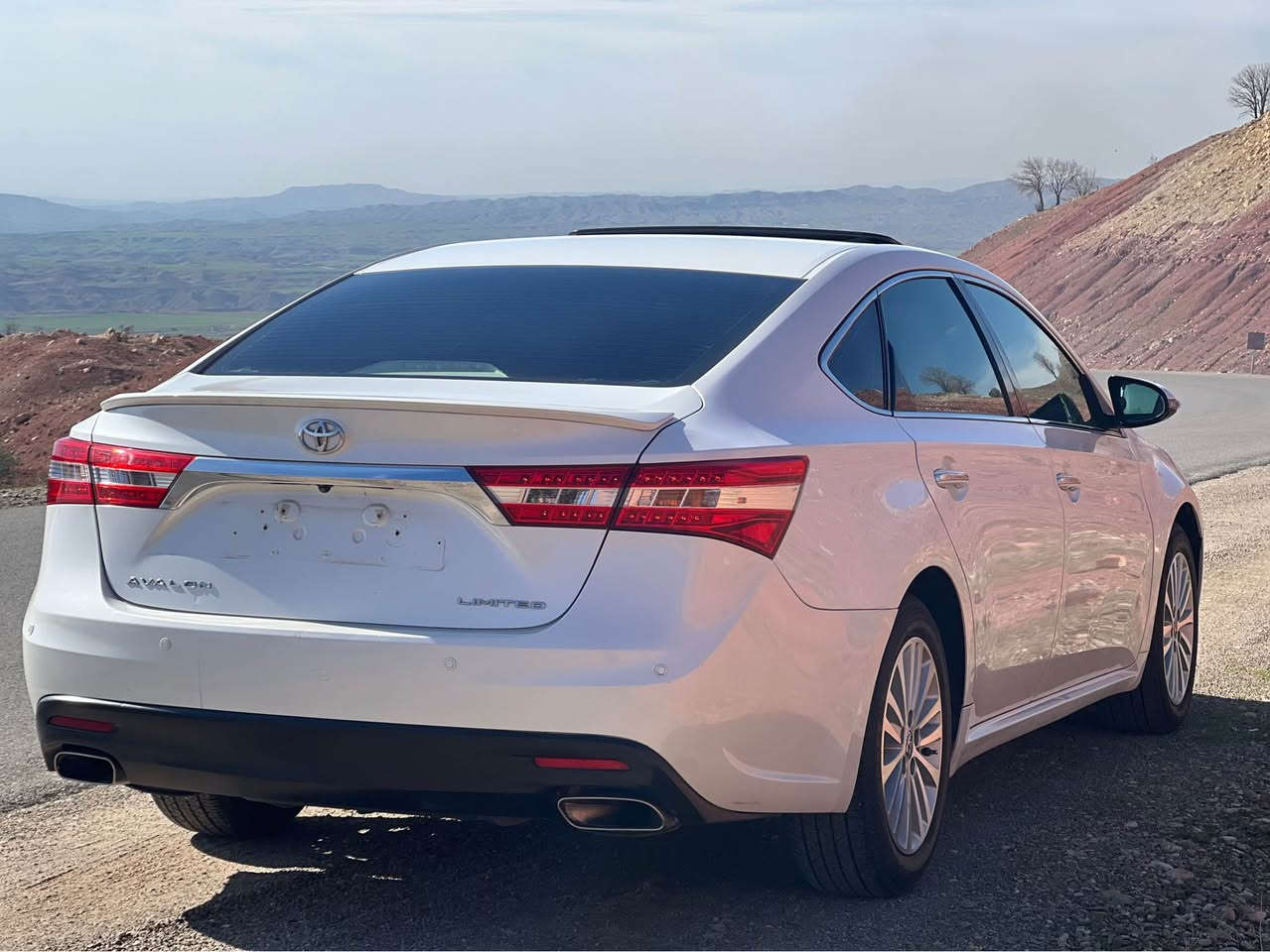 Toyota. Avalon 2013 xlijy
يەک چەمەلەخ و نيو بۆنيد بۆیاخە 
دوو پەلە ساردی هەیە
سەنەوی بەسەر چوە
چوار تایەو ويلی لۆکی لەسەرە toyo
رەقەم هەولئر
سحر= ١٨٠$
*********** +   Whats app دخان, السليمانية
