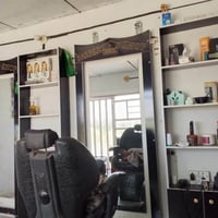 غراض حلاقة • للبيع