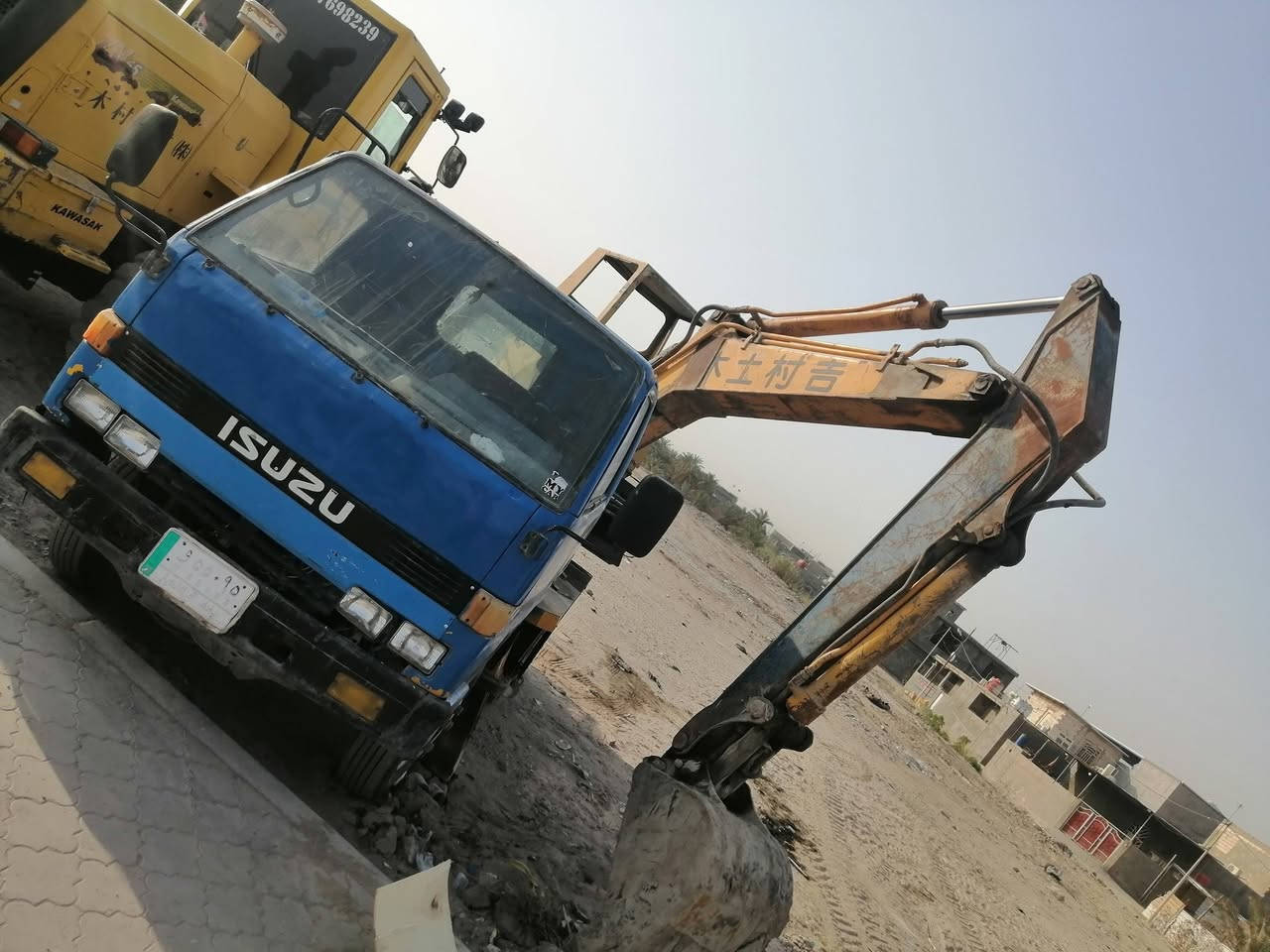 السلام عليكم حفاره زوزه مكينه وحدة خير من الله سنويته منتهيه ابسم والد من الكوت صديق والدي مكان السيارة بصره شط العرب الجزيره سعره 110وبيه مجال. ***********
