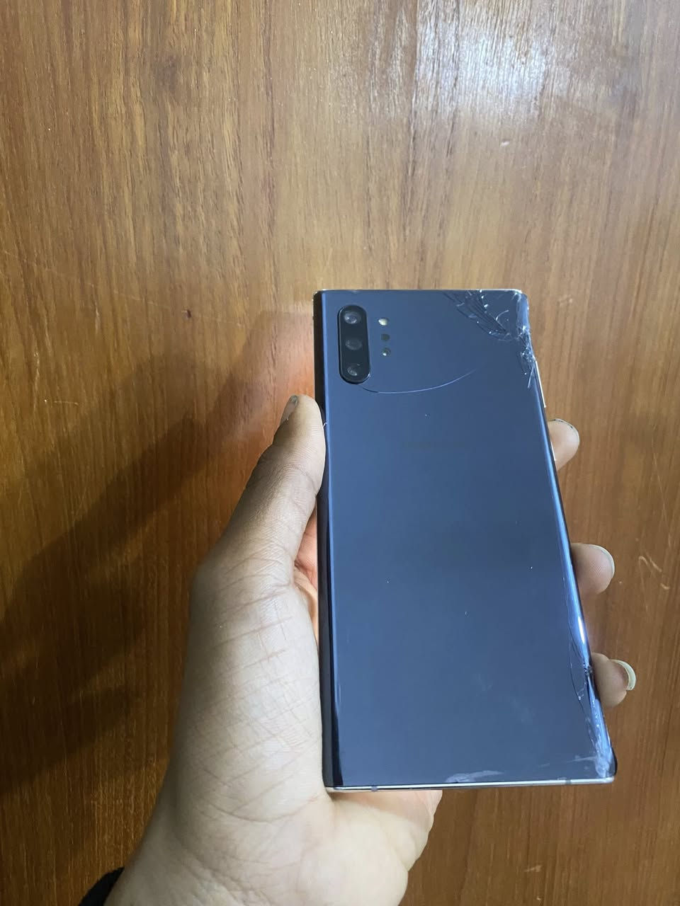 السلام عليكم
Samsung Note 10 plus
نوت ١٠ بلس 
جهاز اصلي شرق اوسط 
ذاكرة 256 / رام12
كامرات يحتاجن سوفت
كاميرا أمامية 10mp
شاشة حجم 6.8
سعة البطارية 4300
السماعات ستريو أعلى واسفل
 مواصفاته معروفة 
الجهاز فول نظافه
فطر شاشه وضهر ممثر بشي
سعر 125
م رمادي 
***********
