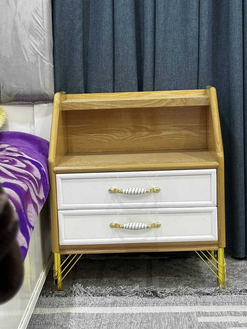 السلام عليكم اخوان 
اليوم تم تجهيز ميز نضد معَ كومدي عدد 2 حسب الطلب 
نوع الخشب سنديان من افضل انواع الاخشاب
شغل درجه اولى.
اتمنى ان ينال اعجابكم 
للتواصل 
واتساب :***********
او مراسلة الحساب
