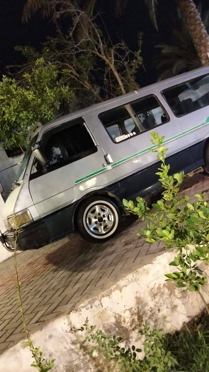 السلام وعليكم كيه بسته للبيع موديل 93 بيهه طخه يم لغد السياره ايي خياس مابيهه كهربائيات شغاله مكينه تجفيت  جديد السعر 35 مامتواجد على خاص ايي استفسار على رقم***********
