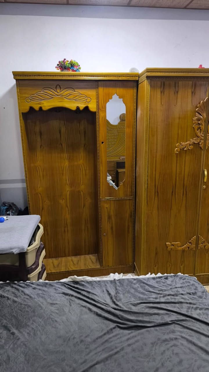 غرفه نوم ستة باب استخدام قليل طابق واحد كاملة ما بيها نقص 550الف مكانها نجف كوفة***********
