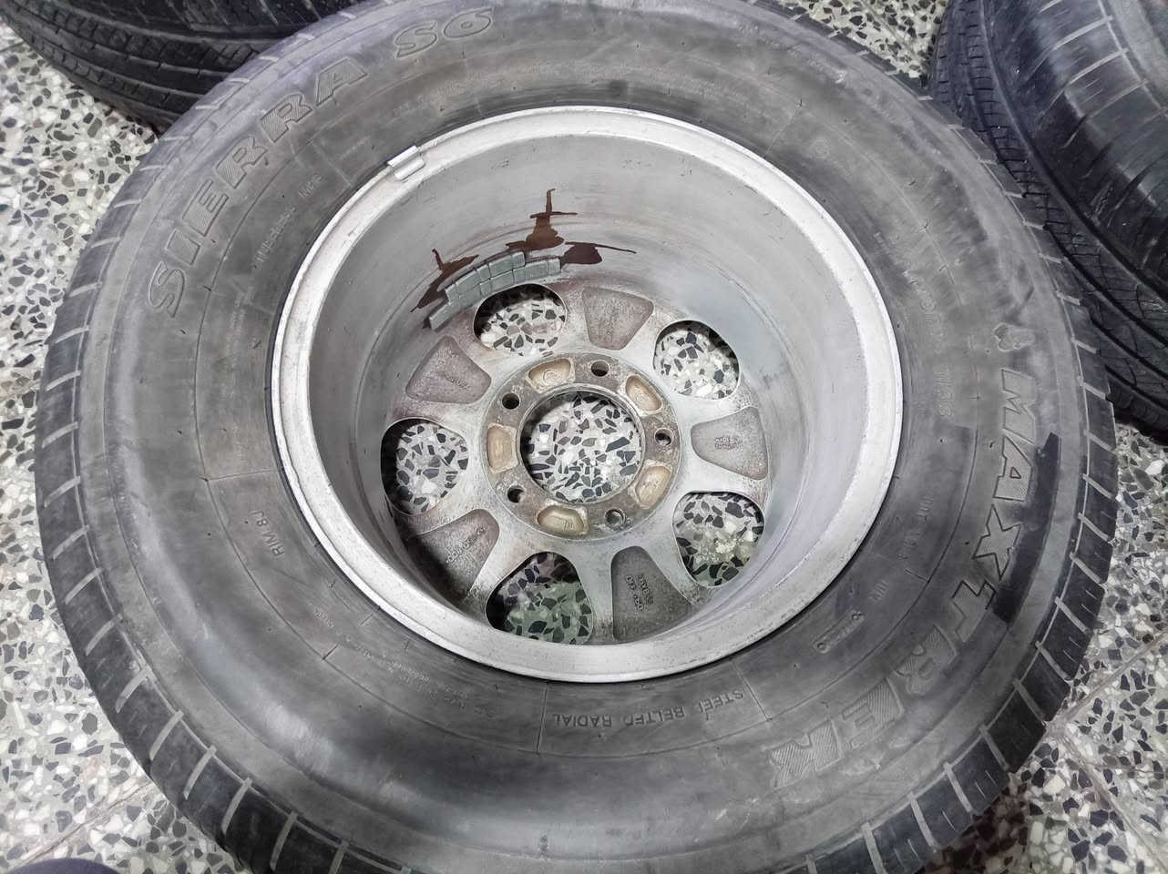 ويل كب  حجم ١٦  لاندكروز من موديل 2001 ولغاية 2007   بالنسبة للاطارات. 2.نظيفات.2 تعبانات. بس ايمشن. 6 أشهر. السعر. 225   الف    المكان  بغداد


**إذا كنت صاحب هذا الإعلان وتريد حذفه لأي سبب، رجاءا أرسل رسالة إلى الدعم الفني**