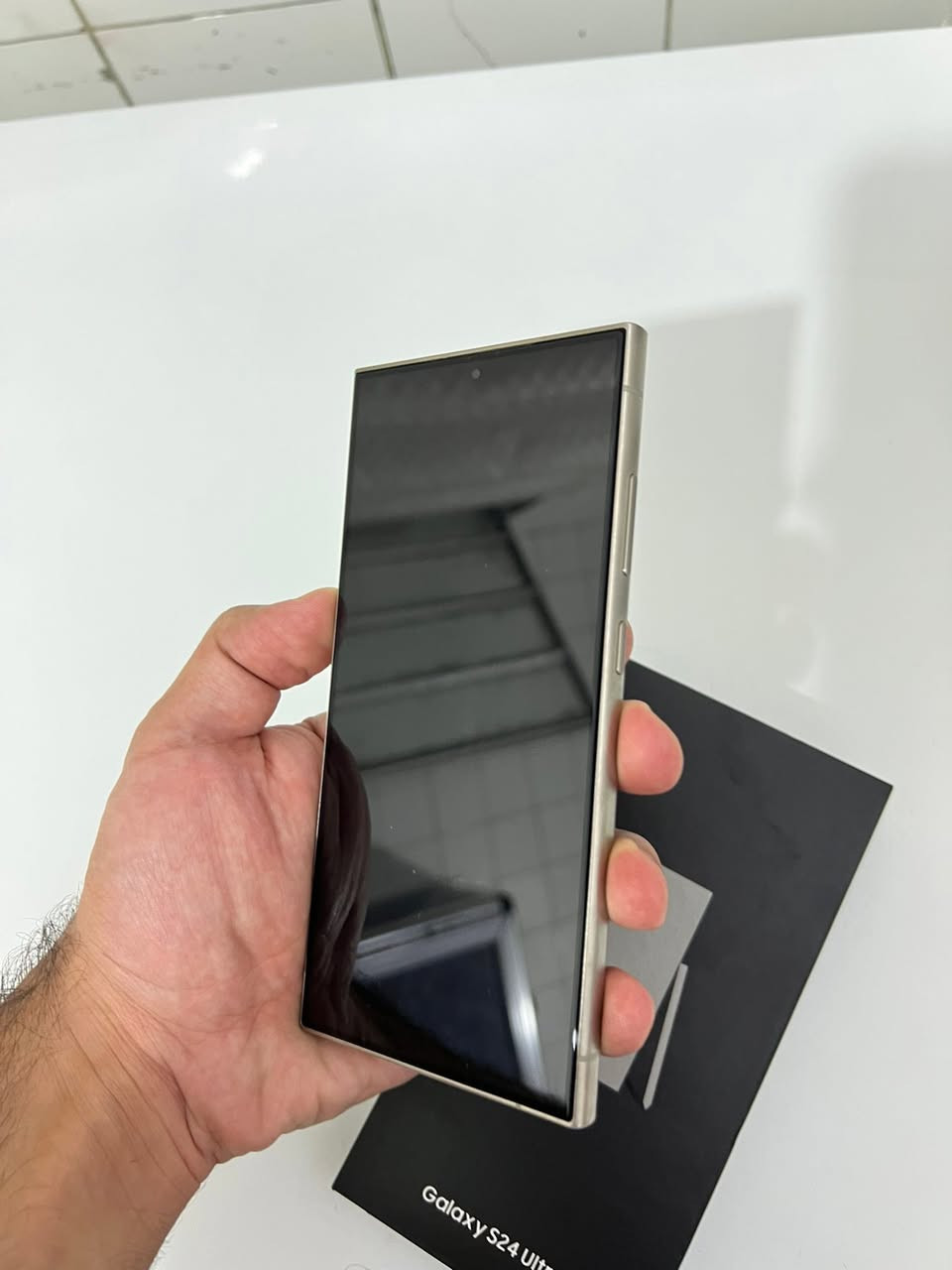 للبيع Samsung S24 Ultra 📱🔥
اني فاتح كارتونتة على ايدي نظيف جداً، بحالة ممتازة دبل سيم كارت تيتانيوم 256G  السعر ٨٩٠ الف
مكاني بغداد حي الجامعة تاخذة من البيت للتواصل ***********
