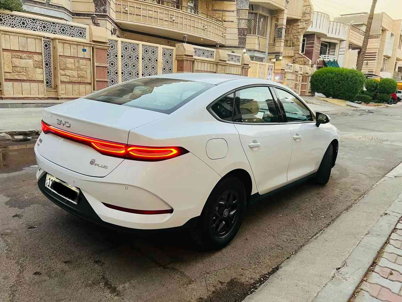 السلام عليكمً
BYD
كن بلاس مديل 2025 مكفوله كفالة عامة 
ماشة4000 الف 
داخل ابيض المرغوب 
موصفاته معروفه حساسات كشنات جلد شاشا كامره خلفيه تحكمات جهتين تحكم بسعه البطاريه بيه انضمه قياده متنوعه SPORT NORMAL ECO   قطعتين تبريد ملحقاتهة كاملة 
السعر18.700 وبيهة مجال
المكان بغداد
الاتصال ***********
