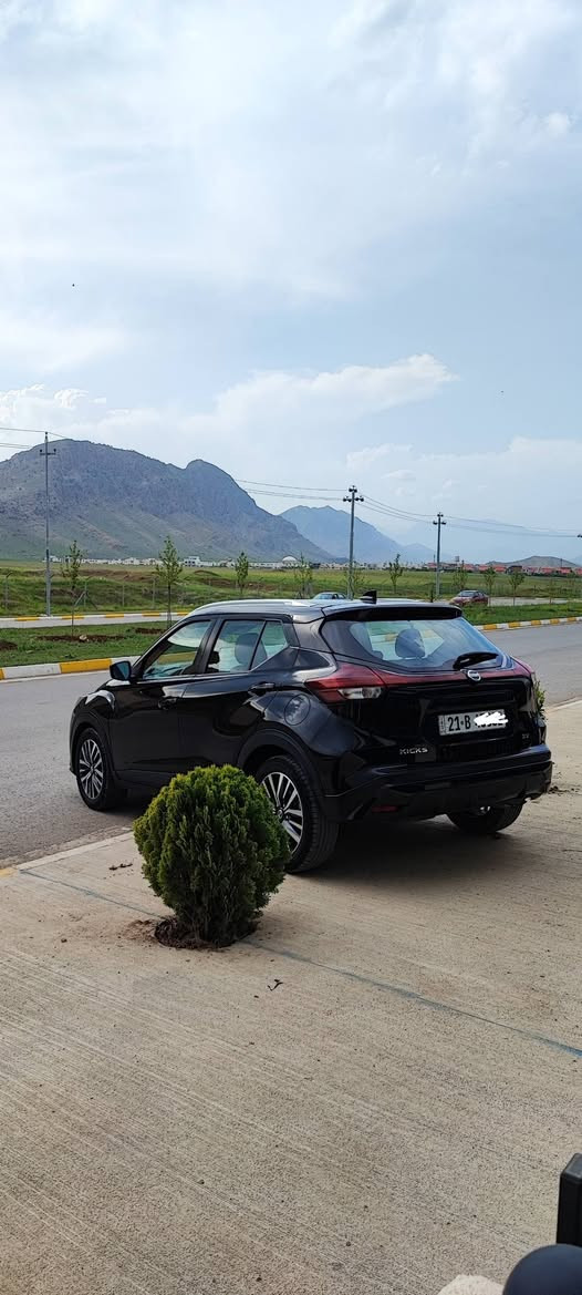 نیسان کیکس 2021 SV
سەیارەکە ۳ پارچەی بۆیاغە بۆنیت و چەمەلاغی لای سەکن و دەرگای سەیاق
دەرگایەکی گۆراوە بە بیلاد
گێڕ و مەکینەی بەشەرت
سەیارەکە زۆر خاوێن و جوان ماوەتەوە
سەنەوی تا 2029 تازەیە
0770 222 8859
0751 846 5216 رانية, السليمانية
