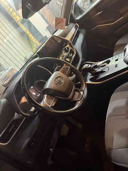 السلام وعليكم للبيع تيوتا هايلندر خليجي  وكالة عبد الطيف 2023هايبرد 
السعر  وبيها مجال 330$

للتواصل ***********
