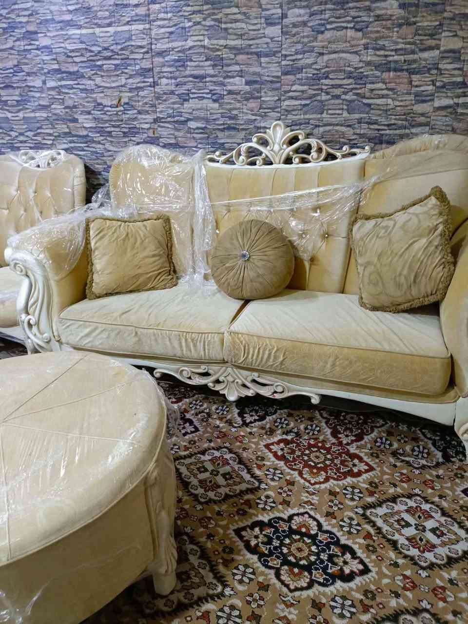 تخم تركي رئاسي  5 قطع 10 نفرات وطبله كبيره كوشاته تاخذ وتفرش جديد زلغ مابي بعده بنايلونه كلش كلش جديد ب 650 بي مجال الي يريده يراسلني صاحبه ماخذا ب 3 ملاين....  او يتصل ع الرقم ***********  @الجميع
