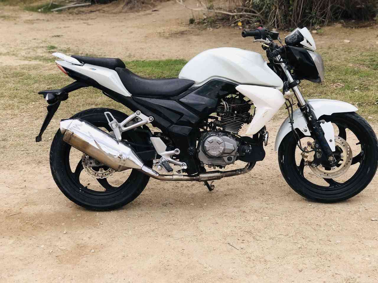 السلام عليكم سايم بطحه للبيع او مرواس بهيوشه نضيف محرك كير يرادله شويه ترتيب السعر خاص اتصال *********** موجود واتساب
