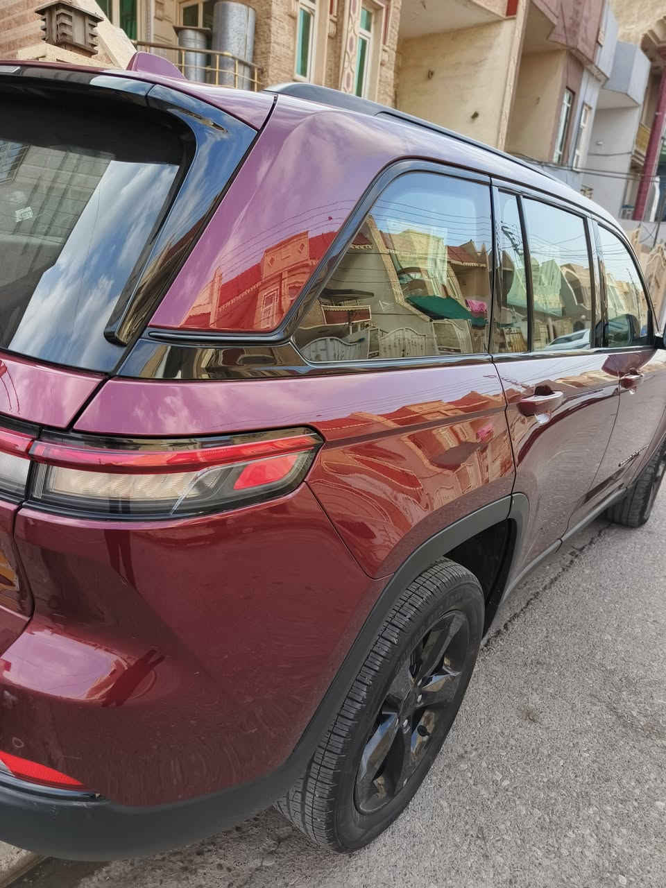 السلام عليكم جيب خليجيه وكال هارلم موديل2023 التيتيود بلاك ادشن.... سعر 34000 وبيه مجال
ماشيه ٨١ الف كيلو
 ***********
المواصفات :
* رادار امامي مع مانع تصادم . 
* تحذير الخروج عن المسار . 
* تحذير النقطة عمياء  .
* نظام تحذير عند التقاطعات. 
* شاحن موبايل وايرلس. 
* ويل قياس 20 انج .
* فتحة سقف . 
* لوحة القيادة بقياس 12 أنچ. 
* كير شفتر بالستيرن . 
* كاميرا خلفية. 
*شاشة كبيرة 10.1 أنج
* المصابيح الأمامية زنون .
* كشافات الضباب زنون . 
* دخول ذكي. 
* تشغيل عن بعد .
* الصندوق الخلفيي كهربائي .
* فرش المقصورة الداخلية من الجلد والشاموا .
* مقعد السائق كهربائي .
* المقاعد الأمامية تدفئة .
* حساسات خلفية . 
* مكيف خلفي . 
* تدفئة مقود القيادة . 
* مانع تصادم خلفي .
* بلوتوث تلفون . 
* محدد سرعة . 
* نظام التشغيل والإطفاء الأوتوماتيكي
