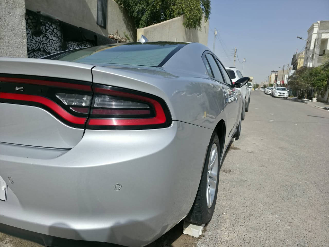 دودج جارجر موديل 2023 اصل 
فئة SXT 
المواصفات معروفة 
لون سلفر بأسمي رقم بصرة 
ماشية 28 الف ميل 
السيارة ضربته كلش خفيفة بحيث كله بلادي راديتر الماي والتبريد والحاضن كله بلاد غاز التبريد البلاد نفسه والصور الحادث موجودة بالمنشور
هاتف/واتساب *********** 
العنوان البصرة
