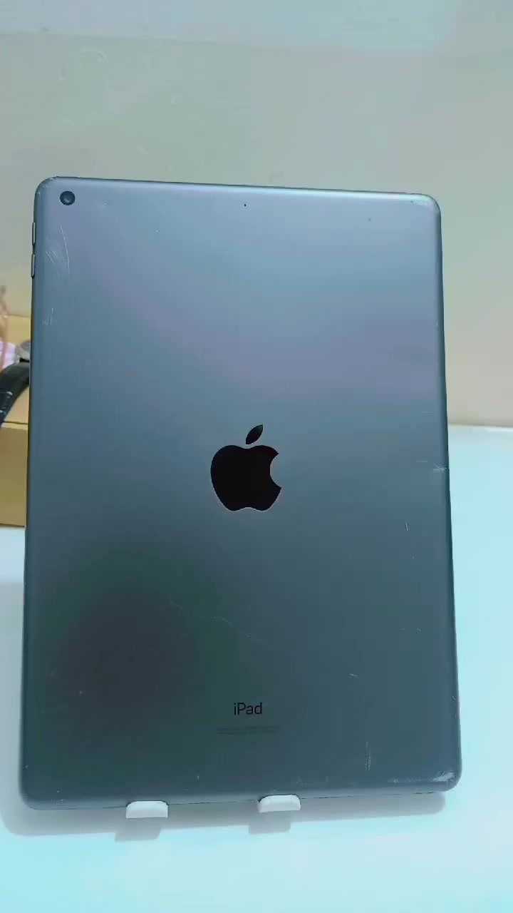 السلام عليكم 💙
ايباد 9
iPad 9
النظافة كدامكم
ذاكرة 64
الجهاز مستبدل كلاس بي نقشه بالشاشة بسيطة كلش 
بطارية تنساها بالشحن 
التفاصيل كلها داخل الفيديو
الملحقات كيبل شحن جديد فقط
رحمه لهلك شوف التفاصيل كلها ورحمه لهلك لا تكتب سعر بالتعليقات ورحمه لهلك لا تحجز اذا ما متأكد
السعر 175 الف مع التوصيل نهائي ✅
رقمي *********** واتساب
عنواني محافظة واسط ❤️
توصيل موجود لجميع المحافظات مجاني ✅
