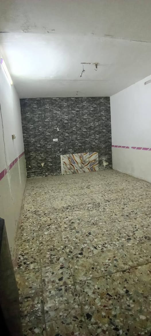 سلام عليكم بيت الايجار التواصل والاستفار ع رقم تالي*********** في النجف الاشرف الكوفه شارع دور الحوزه سعر200وبي مجال الطيبين
