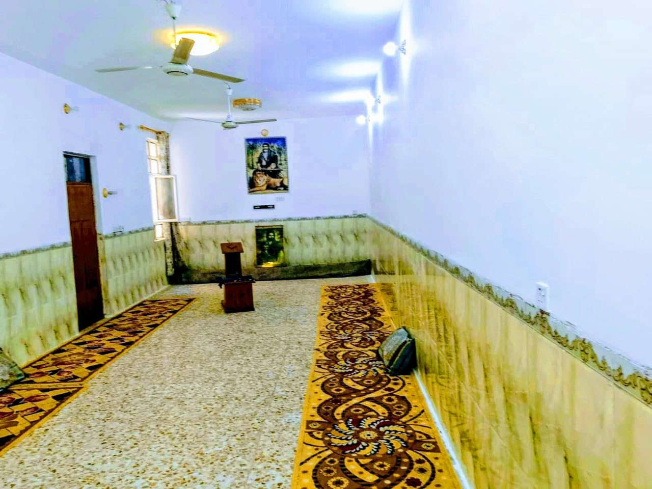 دار للبيع بمساحه 250متر .لمعرفة السعر علق بتم 
حي القدس خلف التجاري وشارع 12 متر البيت طابق واحد بناء سنة 22 
البيت غرفتين صاله مطبخ استقبال طارمة 
حمام داخلي وخارجي 
*********** مسلم الحجيمي 
*********** علاء الشريفي 
📍او زيارة مكتبنا مكتب ابو صلاح للعقار النجف حي الزهراء بداية شارع الكيات🚍
🏤المكتب الاول ساحة محمد دايخ 
🏤المكتب الثاني مقابيل القنصلية التركية
