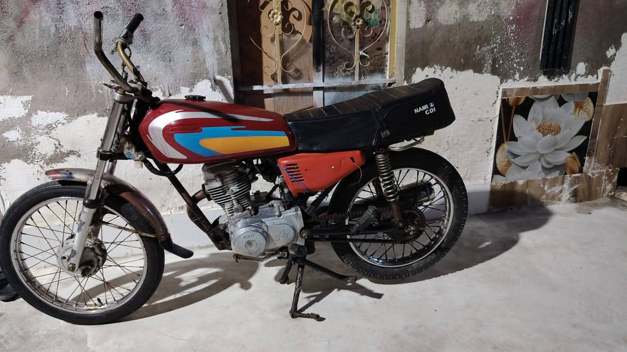 دراجه إيراني موديل ١٤ أوراق كامله وكيلهه بشارع بغداد   المكينه كايمه السعر ٤٠٠وبيه مجال ***********
