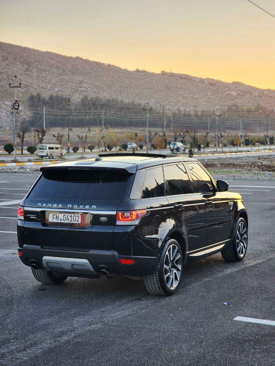 RANGE ROVER SPORT
مۆدیل 2016
مەکینە 6 پستۆنی سۆپەر جارچ 
بی رەقەمی دوبەی سفر سفر
وەک شەریکە ماوتەوە 
2 پارچەی بەس پەمبی ئەمریکای هەیە بی ناو جوار تایو ویل تازەی  خراوتە سەری شەریکە کامل سێرفز کراوە سپیری دانەگیراوە
فول مواسفات 
بەسمە چوار دەرگا بەسمە سنوق شەفت کارەبای برێک بەسمە لایت اۆتۆ داینامیک کامیرە  ێۆتۆستۆپ  ئاوێنە شەفت و خەزن و هیتەر ڕاداری هەر جوار دەوری حساس پێش و دواو ناو سپی کوشنی پێیش و دوا سارد و گەرم خەزن سوکان و هیتەر هیتر.....
هەموو گیانی بەشەرت گێڕ و مەکینە ناکردتەوە و هەمووی بە زەمان مالی دۆستە
رەقەم موبایل ***********
*********** رانية, السليمانية

