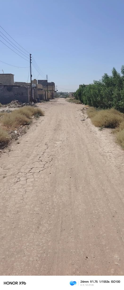 سلام عليكم قطعه ارض للبيع المساحه 300متر العنوان بغداد حي البتول شارع مترست الخيرات زراعي متوفر ماي وكهرباء و انترنيت الاستفسار ***********
