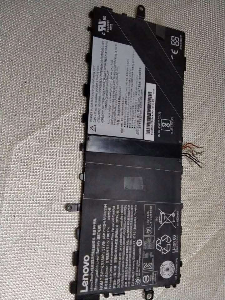 لابتوب محموله سعر ١٧٥ وبي مجال i5 جيل 7
رام 8 
هارد 256 ssd m.2 
عوزهة فقط بطاريه وسماعه  
*********** واتساب
