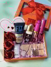 بوكس عيد الحب • مكياج ناعم • كارت معايدة