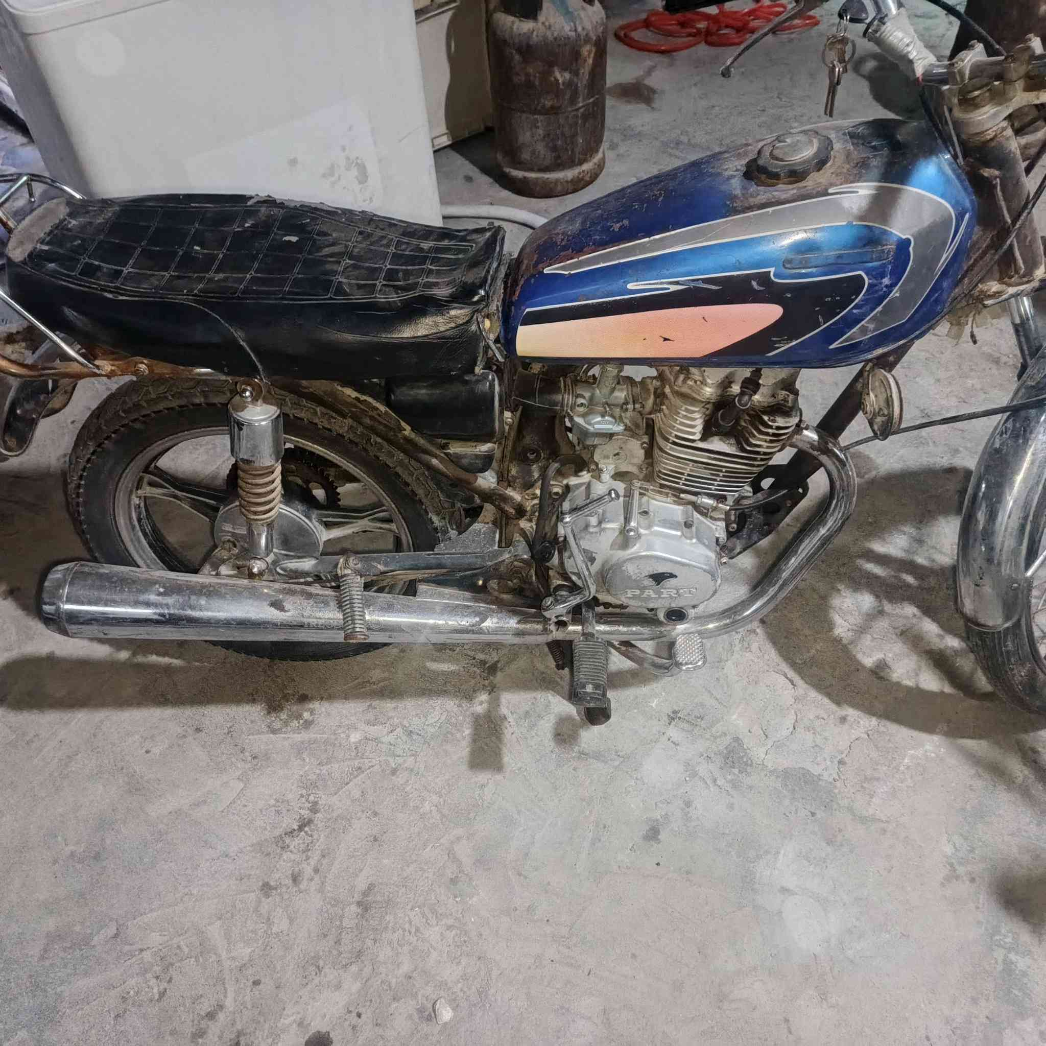 السلام عليكم
دراجه اربعه كير موديل 2010 أوراق أصولي  أوراق أصولي

شاصي باكستاني أصلي مبي قطرة اخياس او لحيم جديد بمعنى الكلمه ظفيرة كامله تايرات نظيفاتتت كلش  صالنصه جديدة المكينه بيه خيط بخار السعر 260. رقمي ***********
