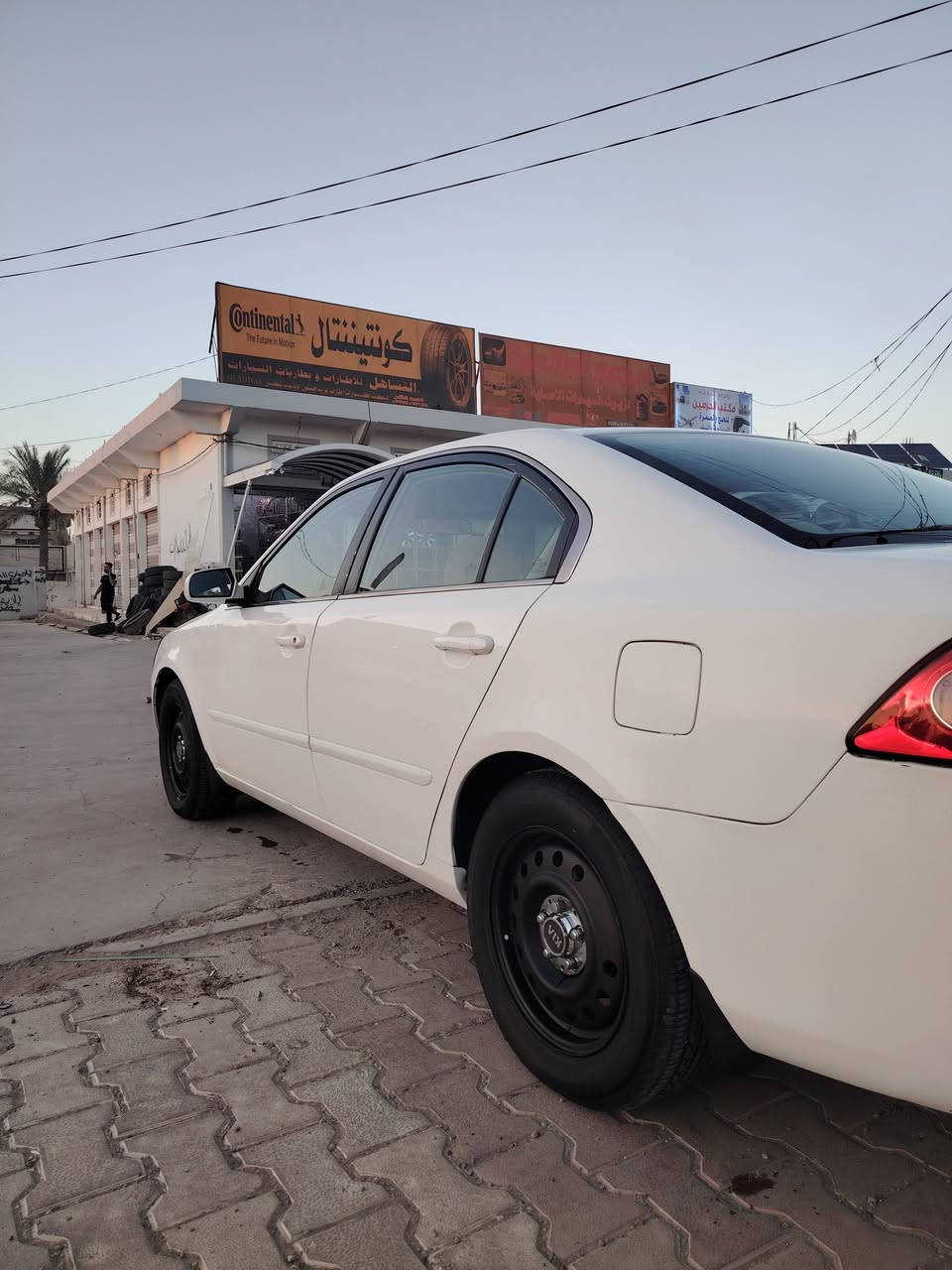 كيا أوبتما موديل 8 مريكي خمسه كير تفاصيل الي راح اذكرهة كلهة بشرط غير المذكور اتحمل مسوليته صار 10 أيام شديت مكيه حاويه حجم المحرك 2400 حساسين 8 ثكالات الكرنك 
تخم نوزل 
درايم شفتات جدد 
مشط حاويه
تخم دبلات كوري اصلي 4
لاستيك رباط
شمعات 
طوبات 
صلنصه جديده 
تغليف ارضيه جديدة 
راديتر تدفئة جديد السعر 105$ بيهة مجال قليل العنوان ديالى المقداديه شهربان ***********
