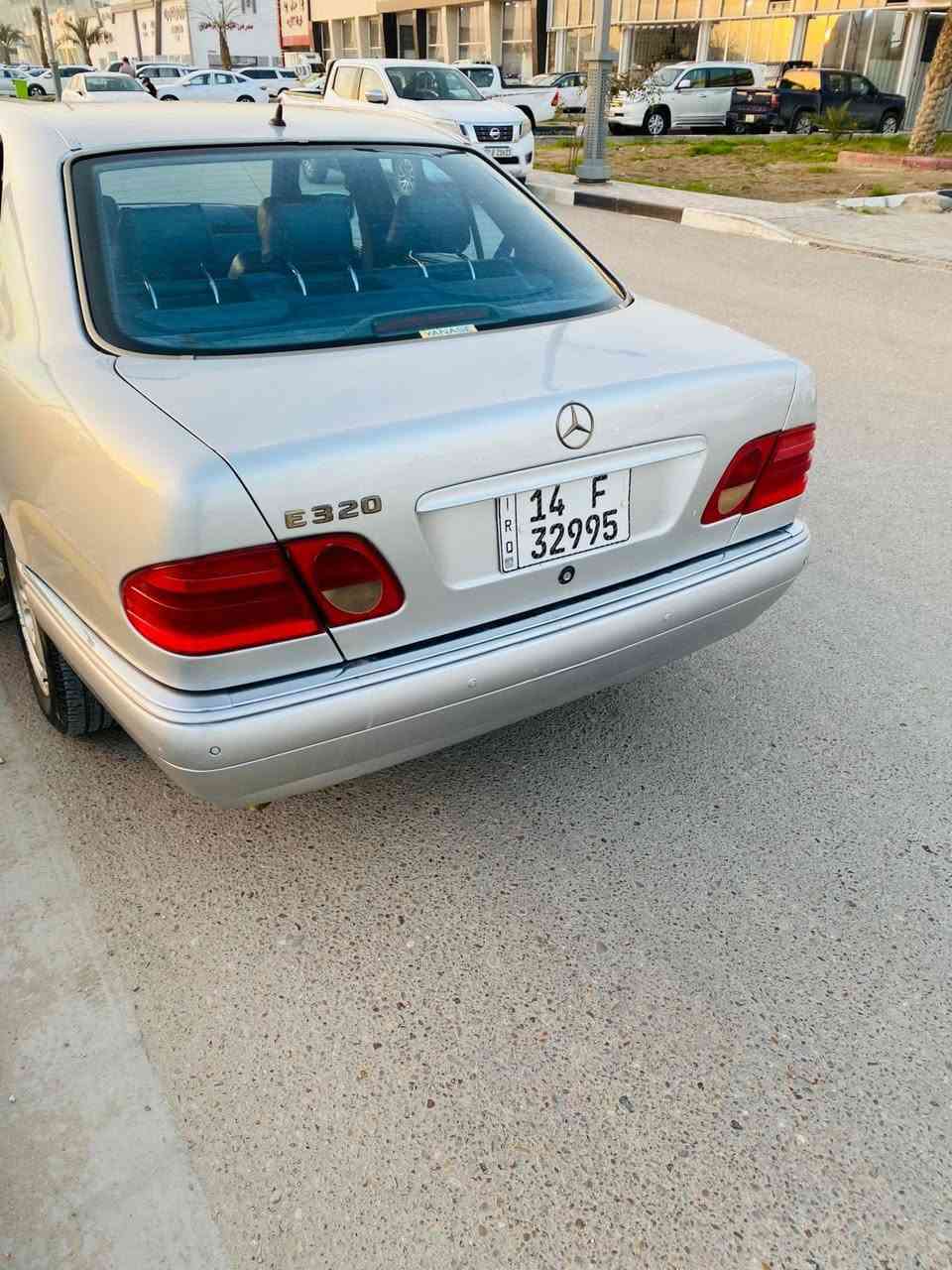 السلام عليكم
للبيع 
مارسدس ام عيون  موديل ١٩٩٨ فول موصفات. رقم بصره بسمي تحويل ثاني يوم 
لون سلفري 
داخل حبري 
مصبوغه عام 
السعر ٩٠ وبيها مجال 
مكان بغداد الجديده 
 للتواصل 
***********
