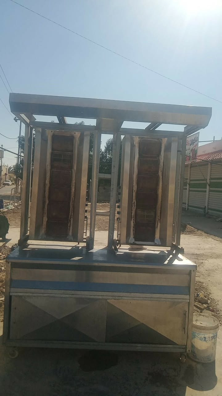 السلام عليكم ورحمة الله وبركاته شوايه كص دجاج للبيع سل ستيل الثقيل سعرها ب ٧٥٠ الف المكان ديوانيه دغاره الاتصال ع هذا الرقم وبي وات ساب ***********
