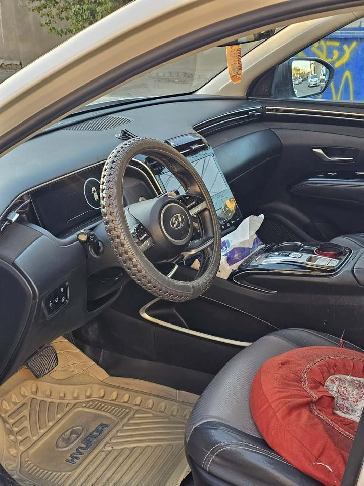 توسان هايبرد لمتيد
2022  
فول فول مواصفات  لمتد 1/1 VIP
 رقم بغداد
حجم المحرك 1600 تيربو
1- بصمه + بصمه ابواب لمس
2- بانوراما 
3-كيج الكتروني متغير 
4- ( كاميرات عدد 5 ) 
5-كير دكمه  
6-نقط عمياء
7-رادارات امامي خلفي جانبي
8-قيادة الية 
9- تتقدم للامام وللخلف ب بصمه
10-هندبريك بصمه
11-كشنات جلد ابيض
12-كشنات كهرب
13-كشنات خزن ميموري
14-كشنات تبريد وتدفئه امامي خلفي وتدفئه استيرن
15-بك لايت لد
16- لايت لد + زينون
17- شاشة كبيرة لمس
18- تثبيت سرعة
19- من تشغل اشارة يقلب الكيج كامره
20- شارة جانبيه
21- ويل كب كبير كروم
22-تحديد مسار 
23-صندوق كهربائي
24- فول تحكمات ستيرن
25-تبريد لمس
26- السماعات شركة BOSE
26- شحن وايرلس
27-نظام gps خرائط
28- شفتات كير ب ستيرن
29- حساسات امامي خلفي
30 - تشغيل عن بعد 
31 - اوتو بارك 
32 - المرايه الوسطيه (اوتو دم ) يعني الي وراك مشغل عالي المرايه اوتماتيكي اصير سوده 
33 - مود ادرايف ( اقتصادي - سمارت - سوبر - وثلجي )
34 - سياره فور ويل اج تراك 
35 - نظام نزول منحدرات 
37 - نظام التبريد دفيوز
38 - تبريد قطعتين امامي خلفي 
39 - فول سستم ايرباك 
40 - شاشه بيه ابل كار بلي 
‏41 - AUTO HOL
وارد امريكي
بدون ايرباك وبدون دواخل فقط جاملغ مبدل ومثل ما موضح بصور السونار والحادث
السعر، 185 وبيهه مجال بسيط
مكان السيارة / كربلاء
للتواصل ***********
