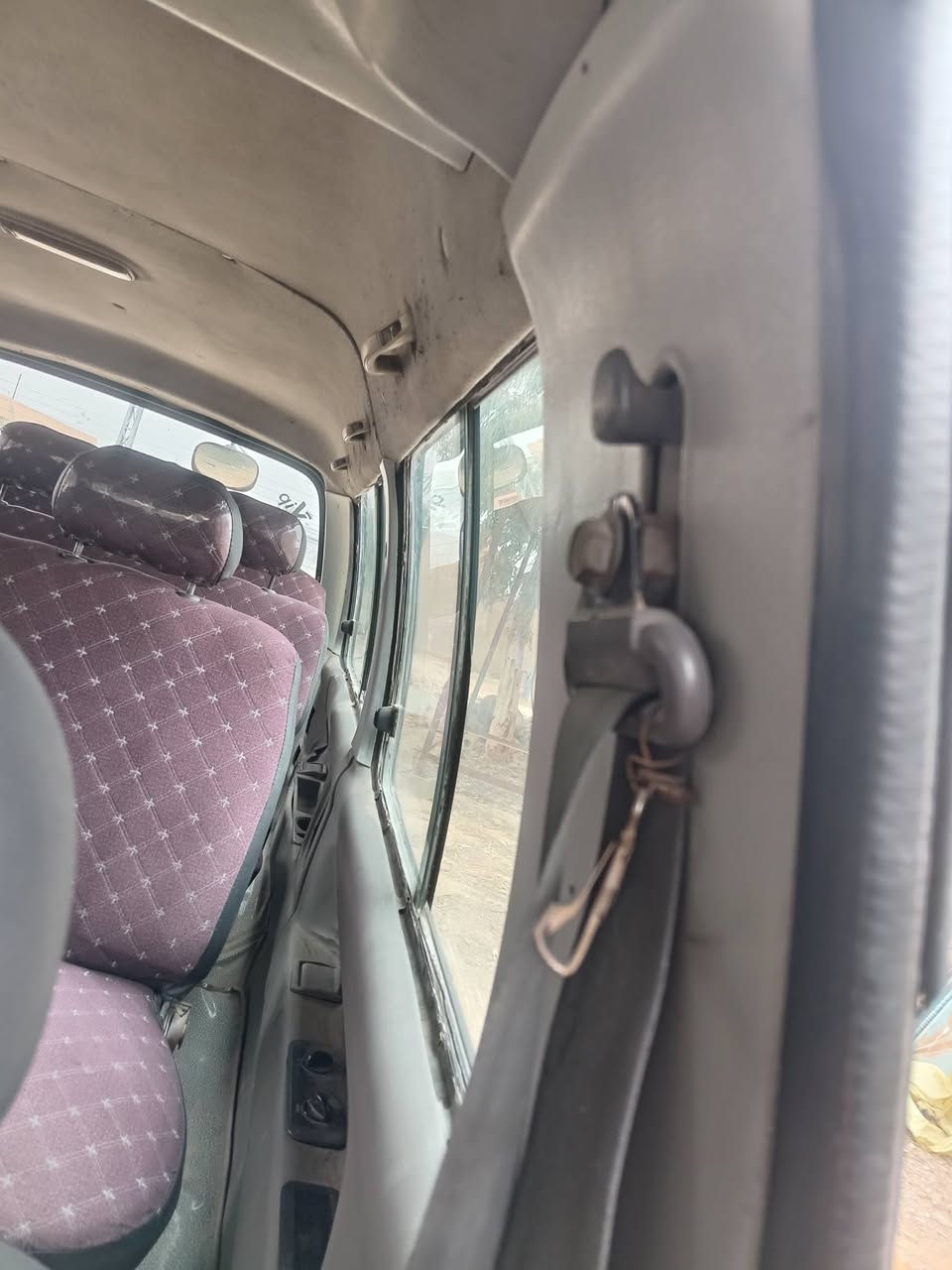 السلام عليكم كيه بريجو للبيع موديل 2001بسمي رقم انبار نكليزي محرك كير اكسل مكفول والباقي كدام عينك بيع او مراوس بكامري وكلشي بسعره السياره ب90الاتصال بالرقم ماجاوب خاص ***********
