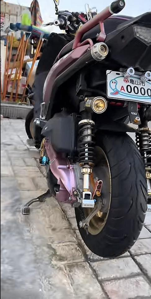 سكنس جبلي للبيع مستعجل عليه متواجد حالين السعر بل خاص 
***********
