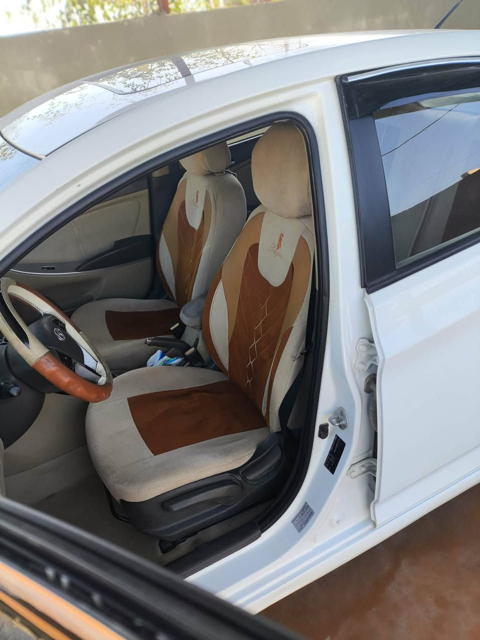 السلام عليكم ورحمة الله وبركاته
اكسنت خليجي موديل ٢٠١٥ 
للاستفسار الاتصال بالرقم ***********
