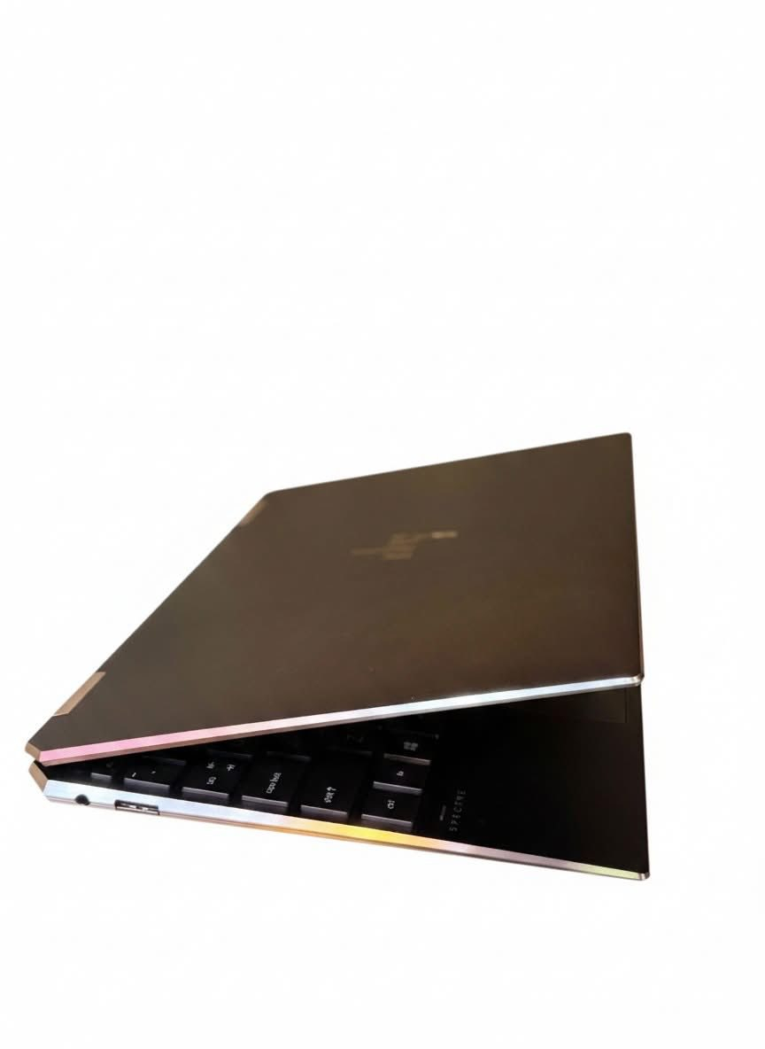 للبيع لابتوب HP Spectre x360
* الشاشة: 13.3 بوصة Full HD + لمس
النوع: Convertible (ينقلب 360 درجة – لابتوب + تابلت)
* السماكة: 1.6 سم
* الوزن: 1.3 كغم
* المعالج: Intel Core i7-1065G7
* كرت الشاشة: Intel Iris Plus Graphics
* الرام: 16GB LPDDR4
* التخزين: 1TB SSD
* المنافذ:
2× Thunderbolt 3 (USB-C)
1× USB-A
قارئ MicroSD
مدخل سماعة
* البطارية: اكثر من 8 ساعات استخدام عادي + شحن سريع
- تصميم نحيف
- شاشة قوية والوان ممتازة
- بطارية ممتازة
- مناسب للطلاب والتنقل
نظافة 90%
مكاني سليمانية يوجد توصيل
السعر: 800,000 دينار


**إذا كنت صاحب هذا الإعلان وتريد حذفه لأي سبب، رجاءا أرسل رسالة إلى الدعم الفني**
