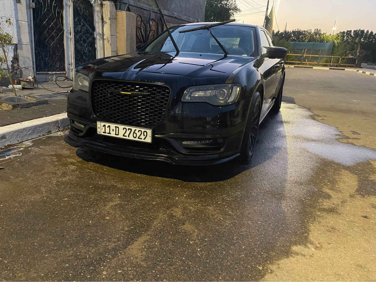 بسم الله الرحمن الرحيم.. 
كرايسلر 2012 كندي كلين كفالة من الحادث قطعتين صبغ باب السايق والوراه بدون فتح  اثر شخوط نسد  عليها الباب .. السيارة مواصفات (3.6L)
السيارة محدثة 20 بالكامل بجم كامل كبس  من الخلف  دعامية و بك لايت اصلي + دفيوزر وكب كزوز . 
داخل بيجي بلاد 
كشن جلد 
 كشنات تدفئة + كهرباء 
كير طيارة ✈️ 8 سرعات 
سستم بلاد نيكل 
مري كهرباء + تدفئة 
ويل SRT 18 
تبريد ثلج ❄️ 
گير مكينة خير من الله 
طخم تاير جديد تايلندي 
بعد هواي مواصفات معروفة .. رقم بغداد بأسمي 
السعر 150 بيها مجال للشراي مكانها بصرة 
*********** البصرة, العراق
